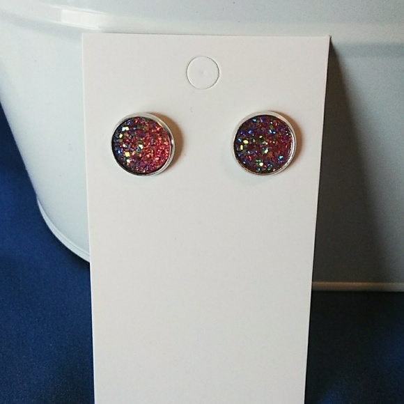 Handmade silver stud earrings - Picture 2 of 3